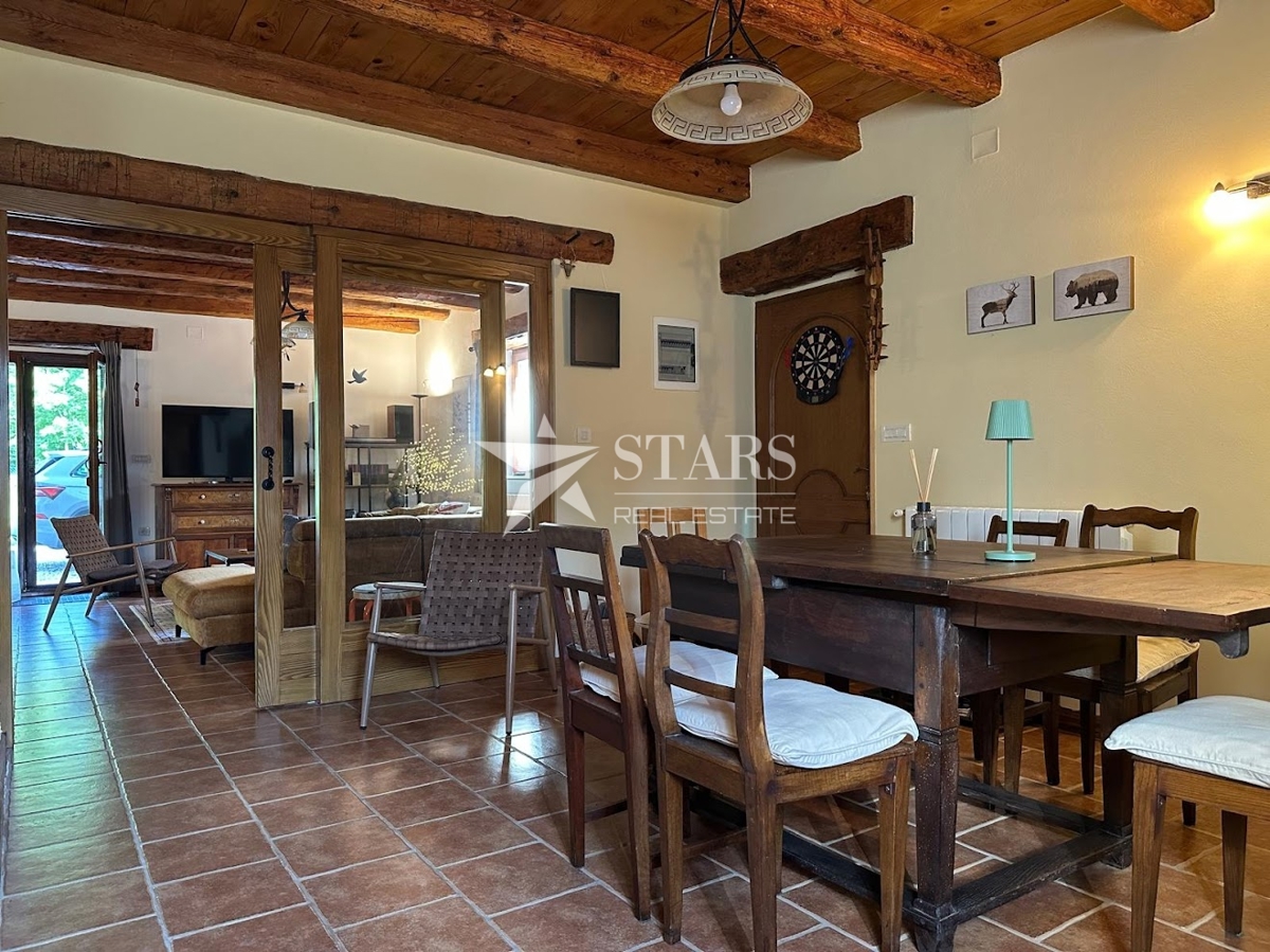 Gorski kotar, Delnice – Ekskluzivna ponudba samo pri nas! Avtohtona hiša s prostornim zemljiščem