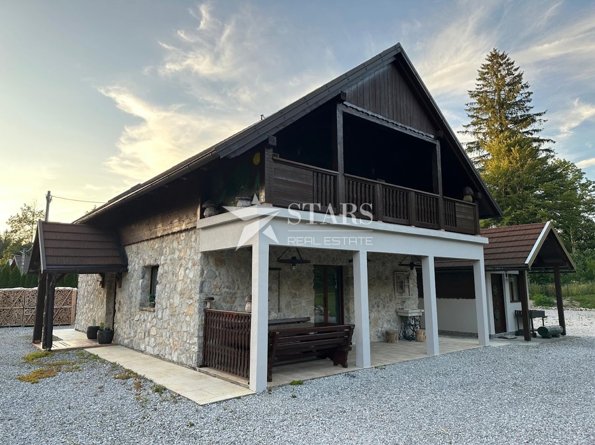 Gorski kotar, Delnice – Ekskluzivna ponudba samo pri nas! Avtohtona hiša s prostornim zemljiščem