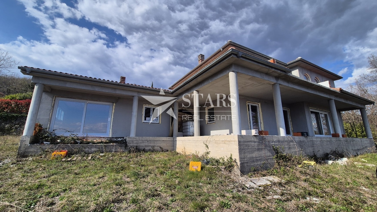 Opatija – samostojna hiša v roh-bau fazi s panoramskim pogledom na morje