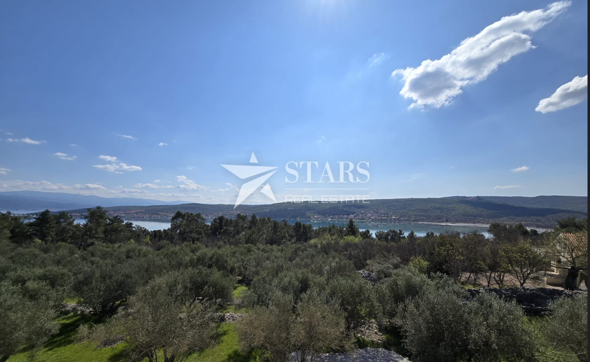 Otok Krk, Čižići, dvosobni apartma z dnevno sobo v novogradnji 