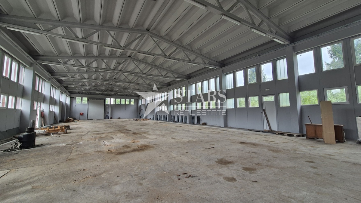 Gorski kotar, Tršće – Industrijska hala z velikim zemljiščem
