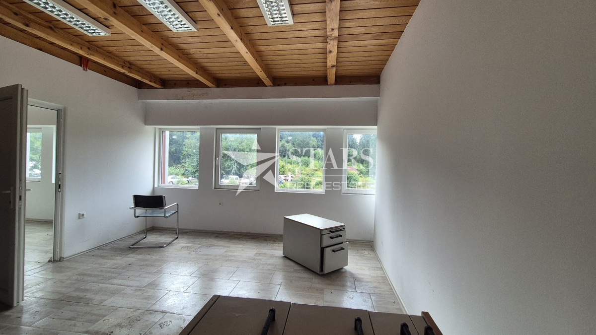 Gorski kotar, Tršće – Industrijska hala z velikim zemljiščem