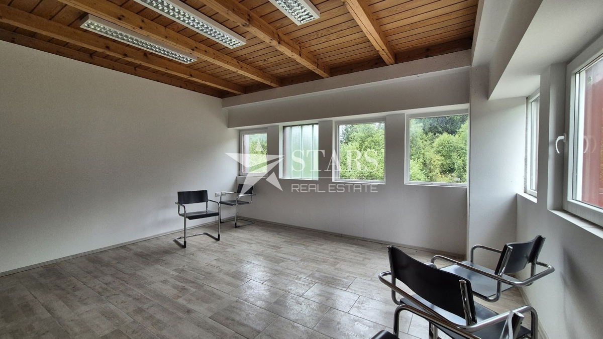 Gorski kotar, Tršće – Industrijska hala z velikim zemljiščem