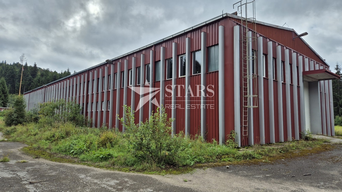 Gorski kotar, Tršće – Industrijska hala z velikim zemljiščem