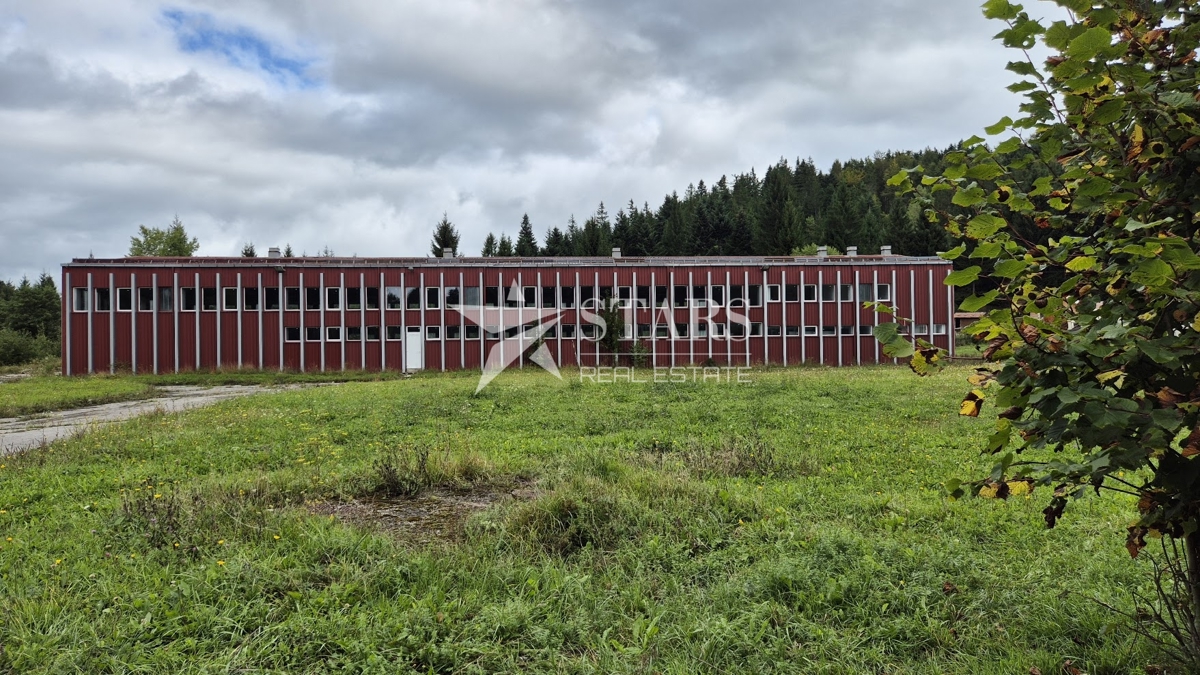 Gorski kotar, Tršće – Industrijska hala z velikim zemljiščem