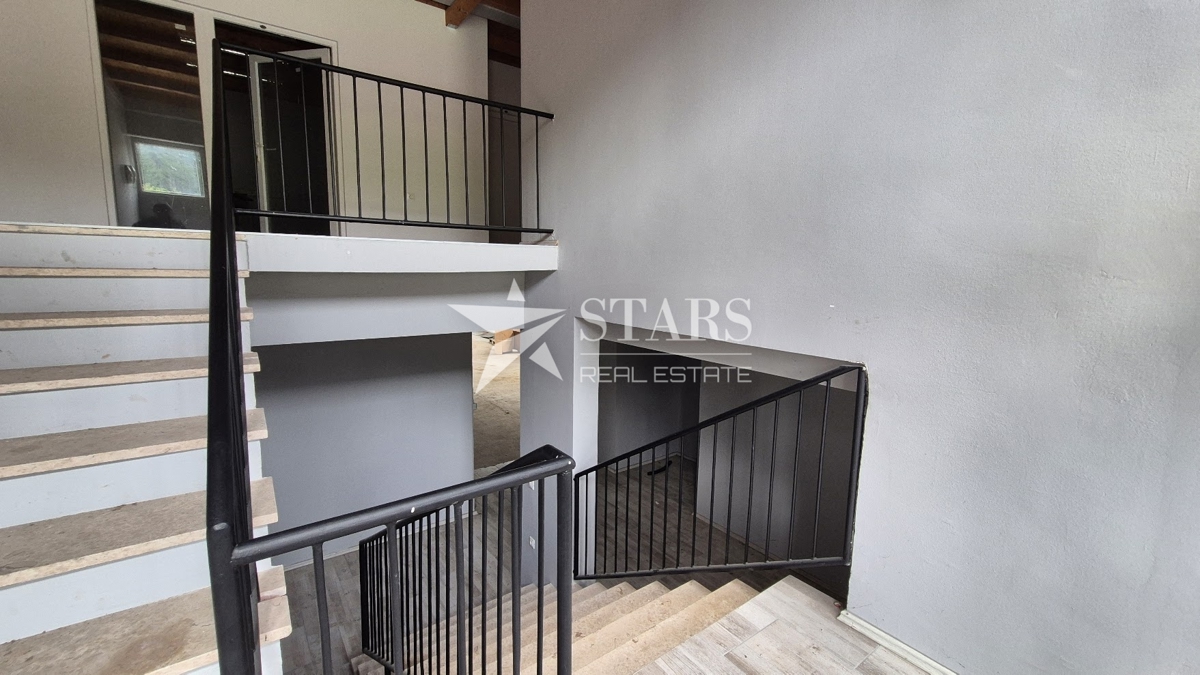 Gorski kotar, Tršće – Industrijska hala z velikim zemljiščem