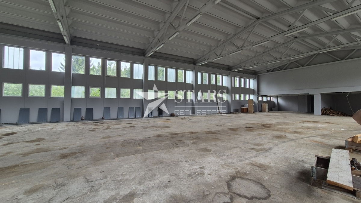 Gorski kotar, Tršće – Industrijska hala z velikim zemljiščem