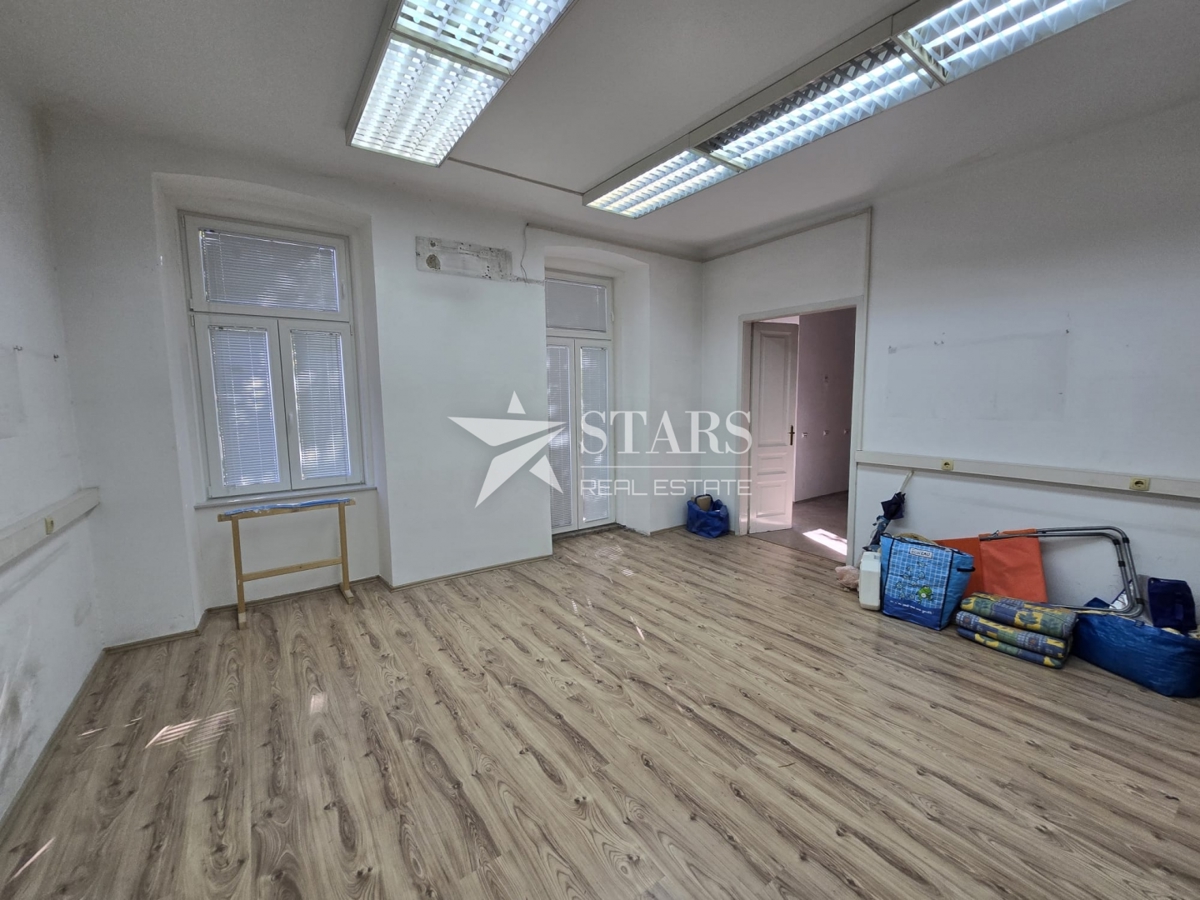 Rijeka, Center – Prostorno 4-sobno stanovanje z balkonom, 137 m²