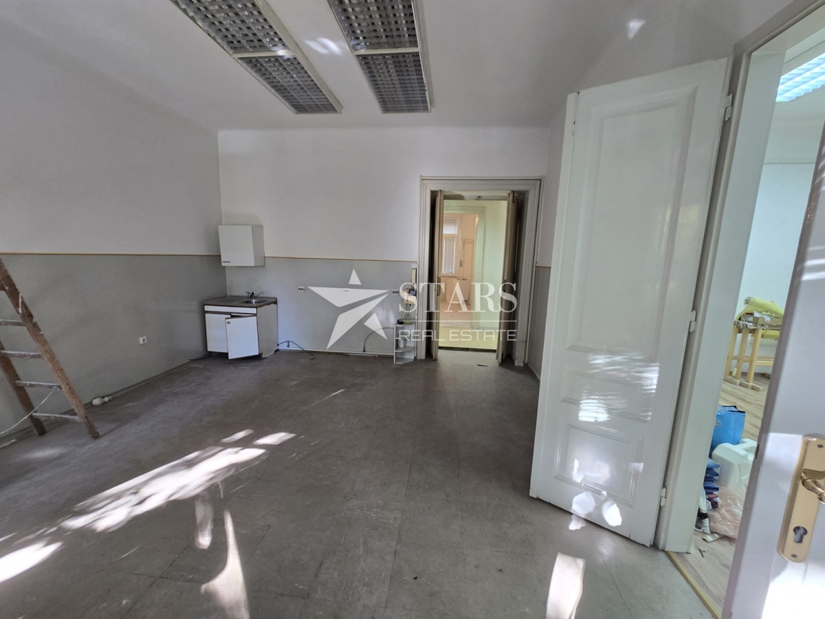 Rijeka, Center – Prostorno 4-sobno stanovanje z balkonom, 137 m²