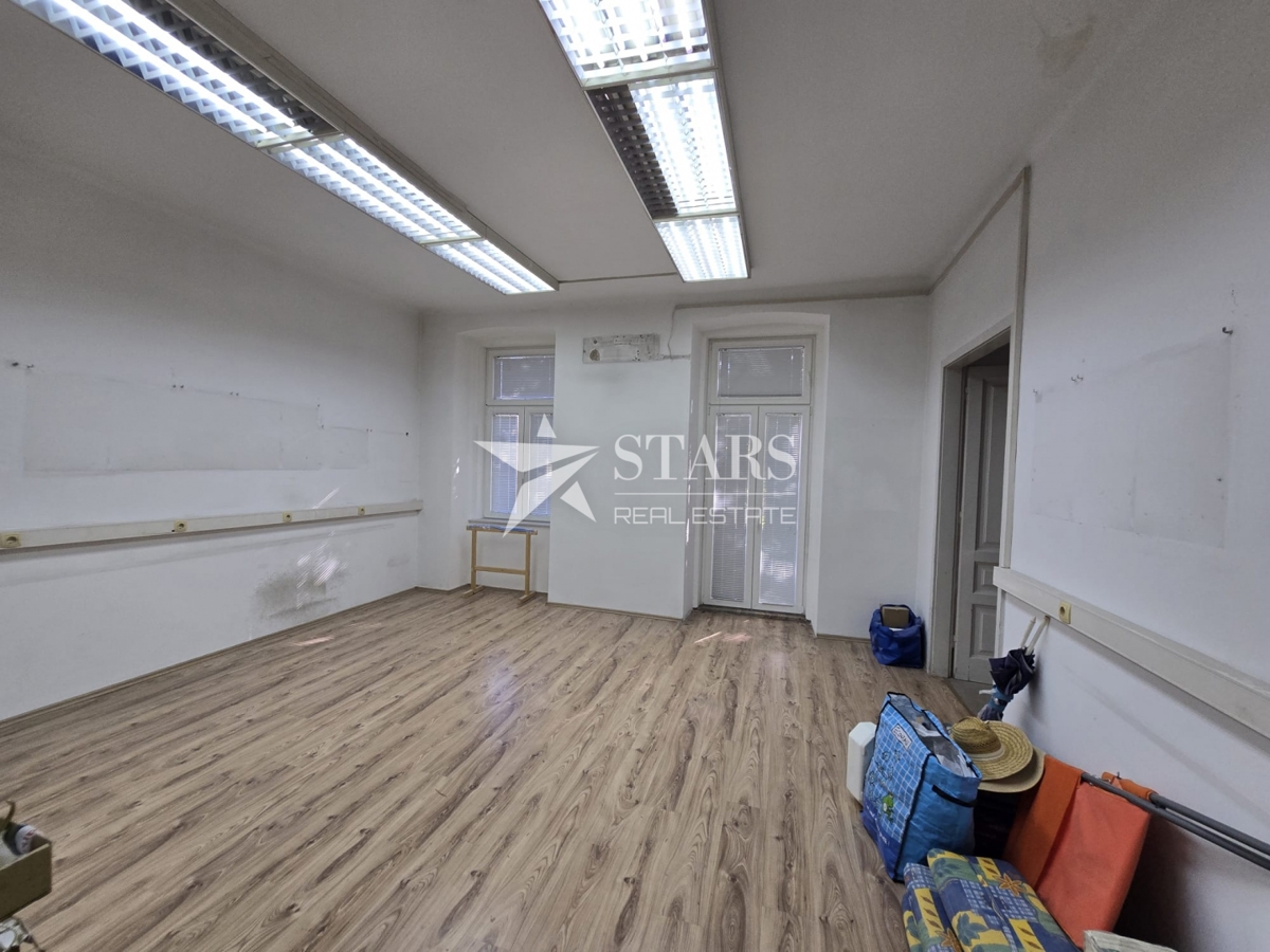 Rijeka, Center – Prostorno 4-sobno stanovanje z balkonom, 137 m²