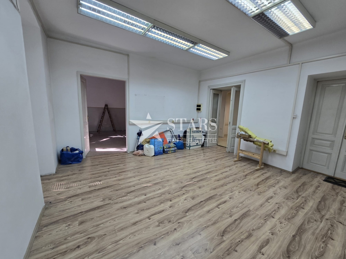 Rijeka, Center – Prostorno 4-sobno stanovanje z balkonom, 137 m²