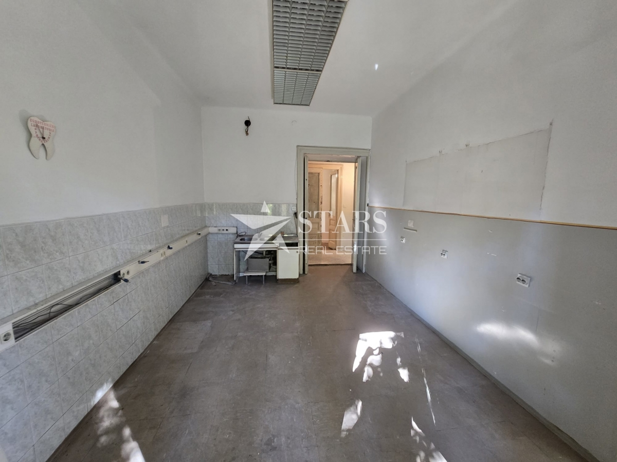 Rijeka, Center – Prostorno 4-sobno stanovanje z balkonom, 137 m²