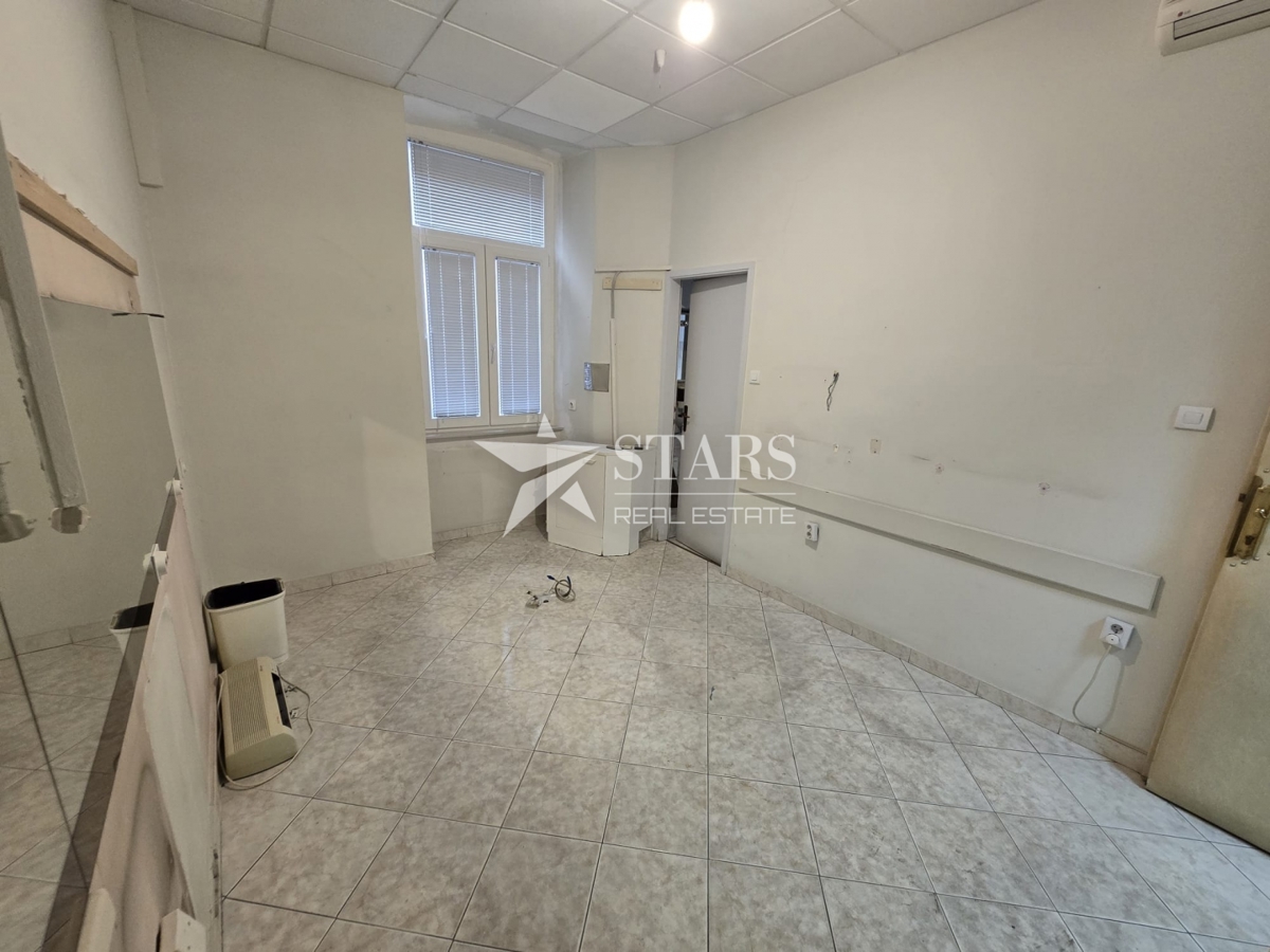 Rijeka, Center – Prostorno 4-sobno stanovanje z balkonom, 137 m²