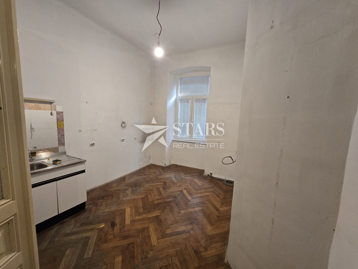 Rijeka, Center – Prostorno 4-sobno stanovanje z balkonom, 137 m²
