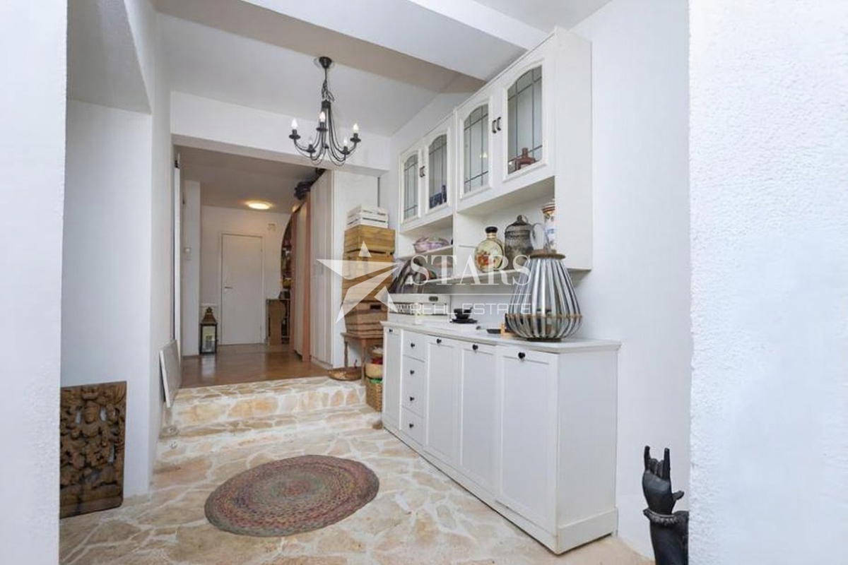 Crikvenica – stanovanje za tiste, ki vidijo potencial v 115 m² s pogledom na morje