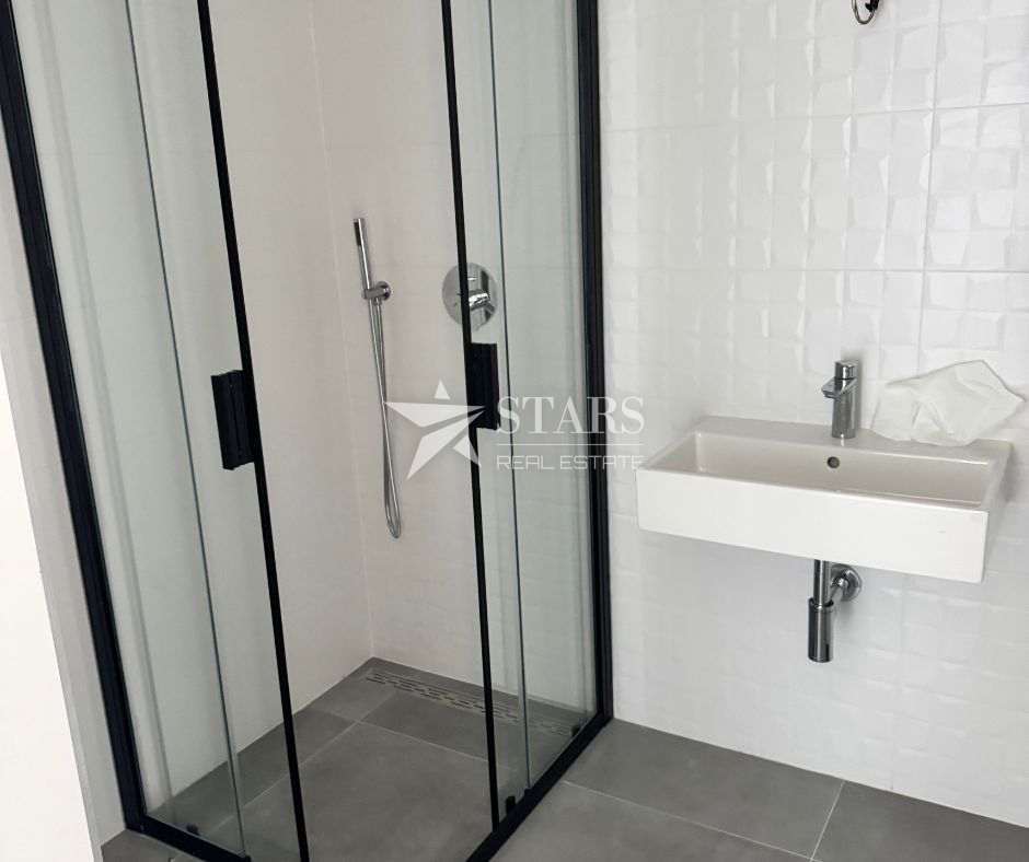 Umag – Novo 3-sobno stanovanje s pogledom na morje in 3 parkirnimi mesti v ceni