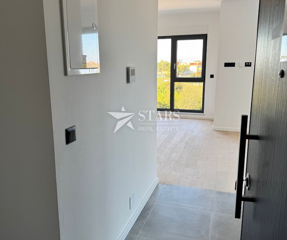 Umag – Novo 3-sobno stanovanje s pogledom na morje in 3 parkirnimi mesti v ceni