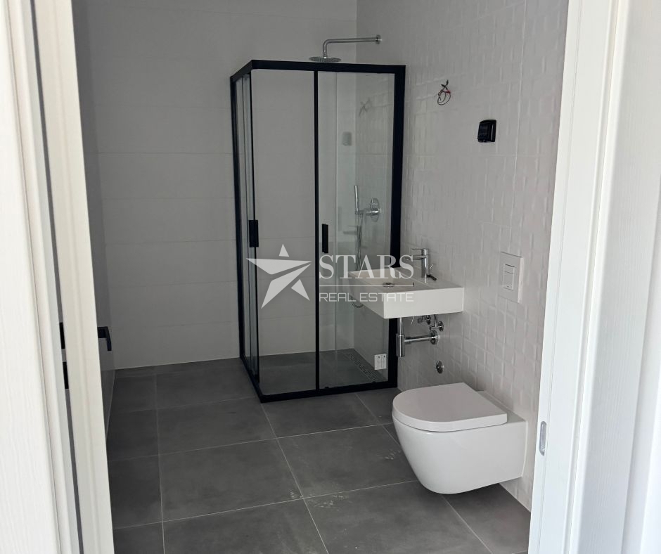 Umag – Novo 3-sobno stanovanje s pogledom na morje in 3 parkirnimi mesti v ceni