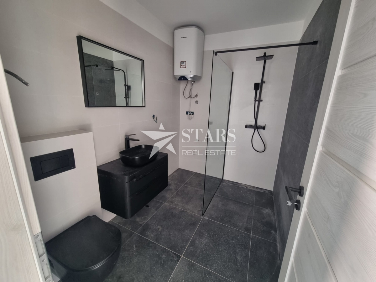 Otok Krk, Čižići, dvosobni apartma z dnevno sobo v novogradnji 