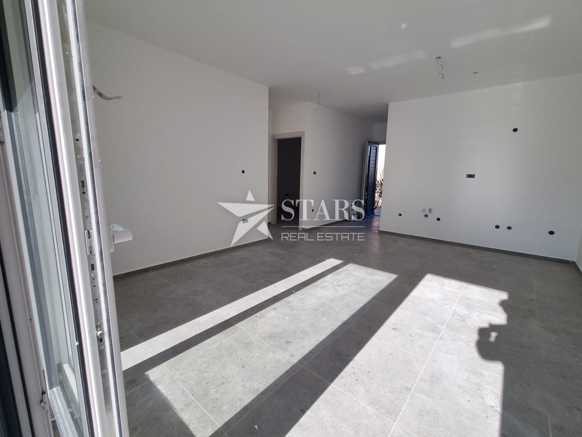 Otok Krk, Čižići, dvosobni apartma z dnevno sobo v novogradnji 