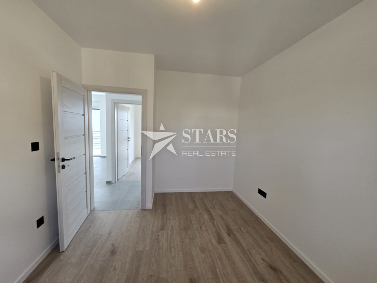 Otok Krk, Čižići, dvosobni apartma z dnevno sobo v novogradnji 