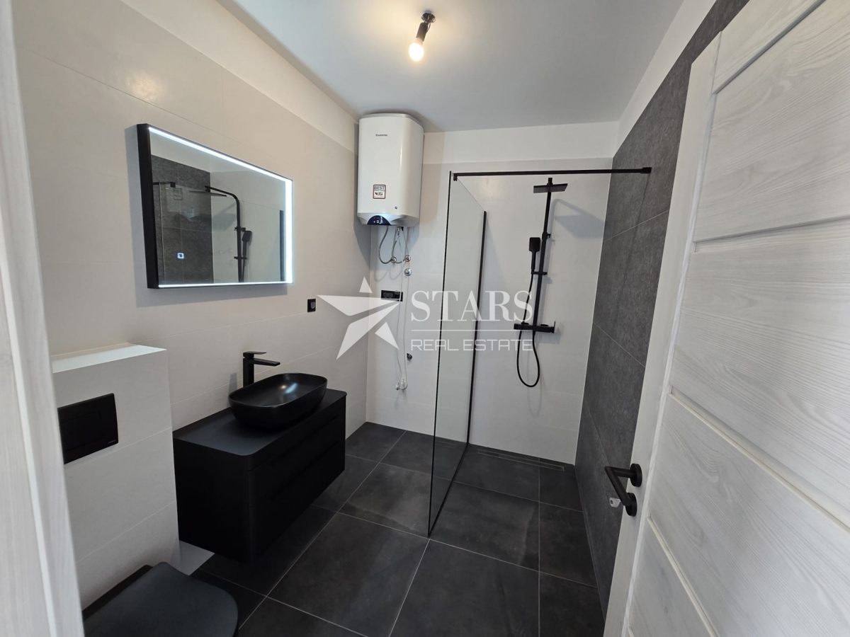 Otok Krk, Čižići, dvosobni apartma z dnevno sobo v novogradnji 