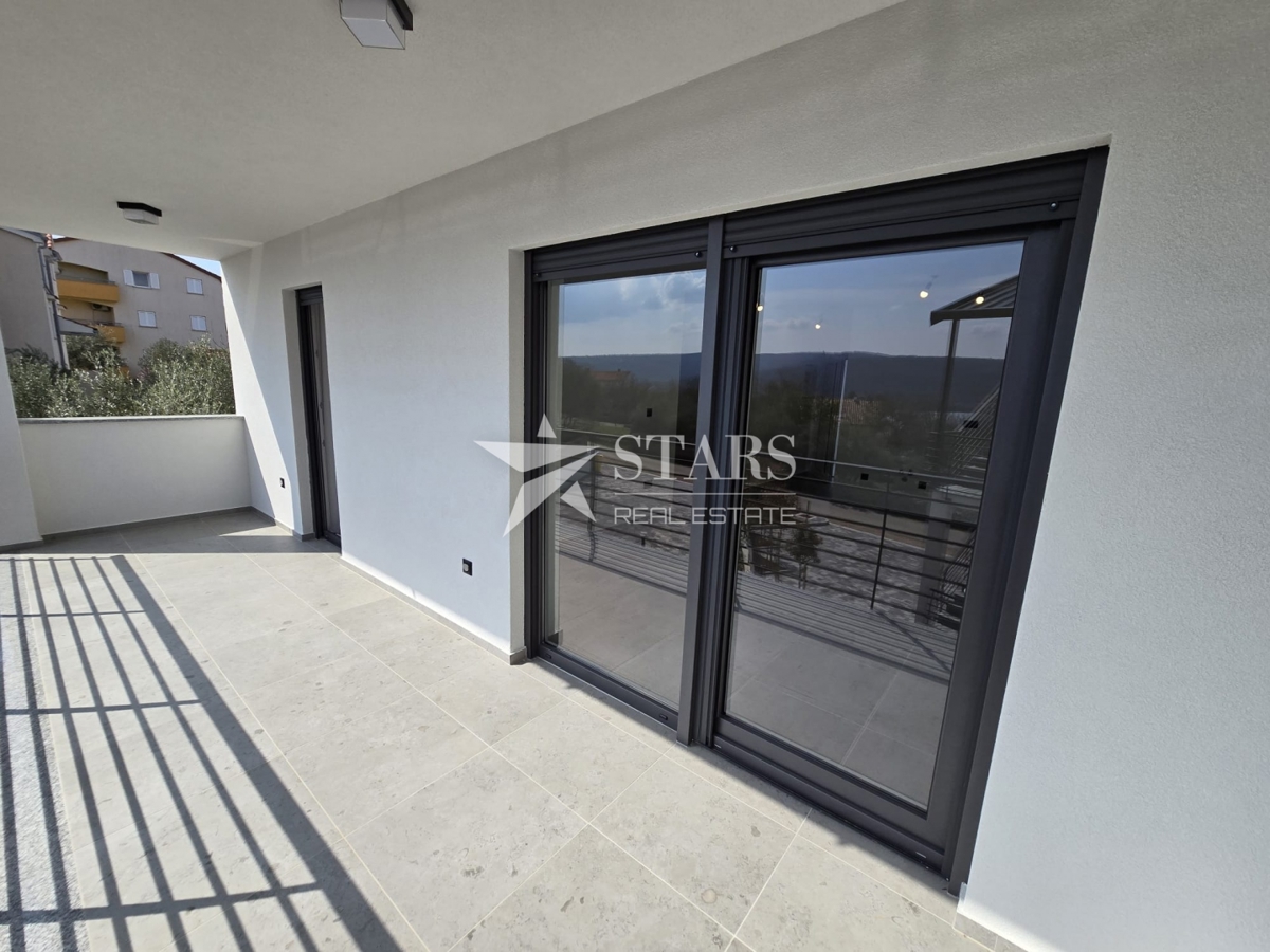 Otok Krk, Čižići, dvosobni apartma z dnevno sobo v novogradnji 