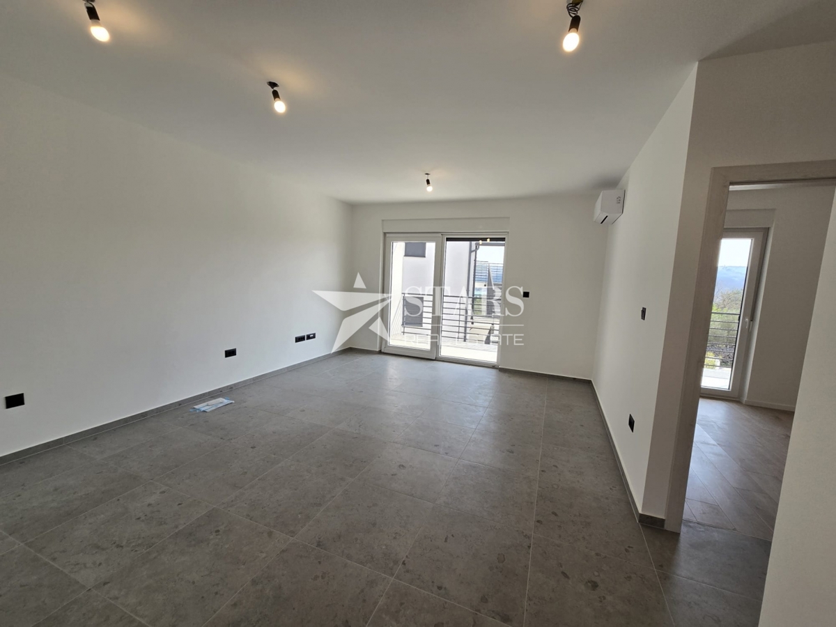 Otok Krk, Čižići, dvosobni apartma z dnevno sobo v novogradnji 