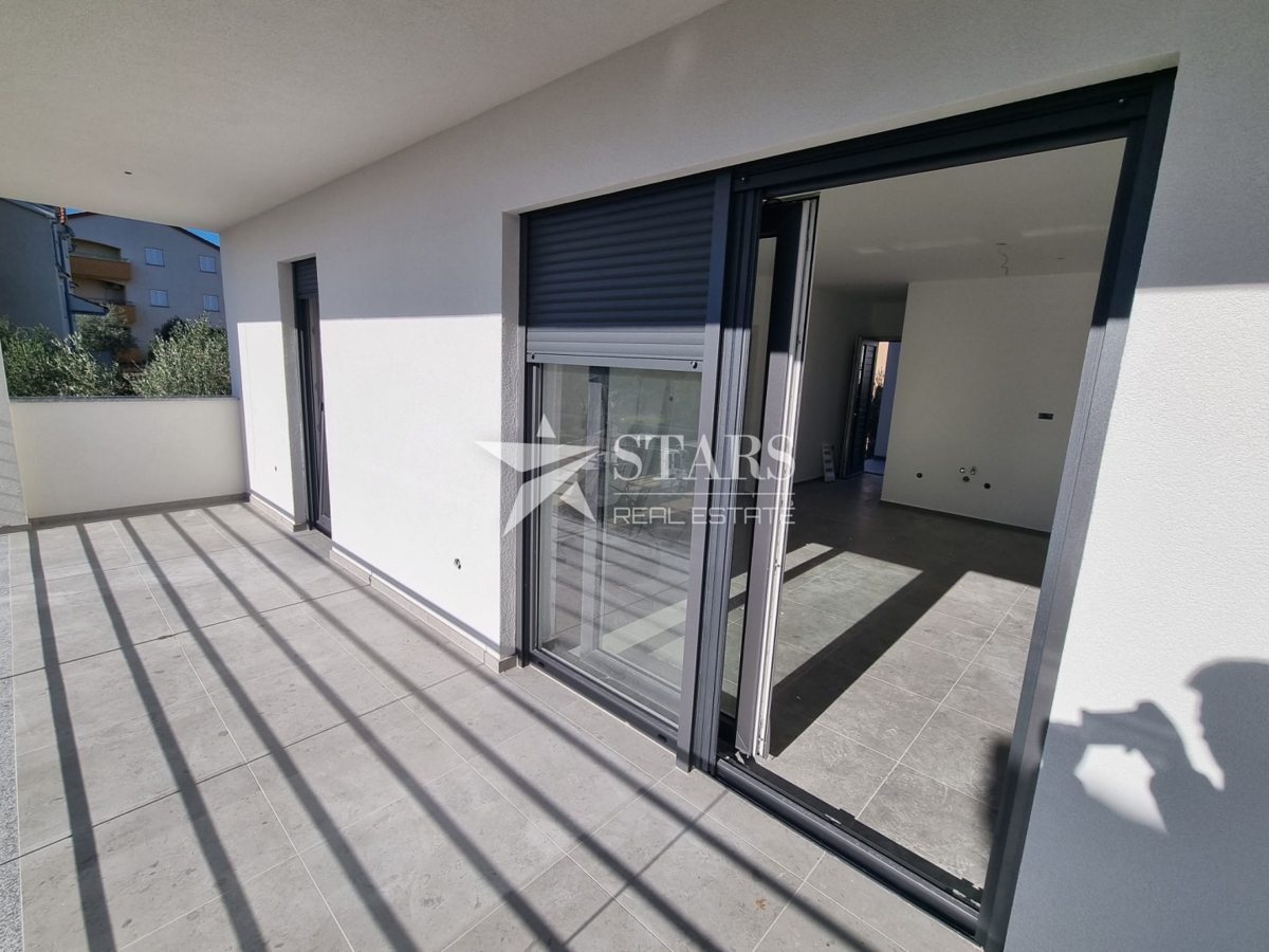 Otok Krk, Čižići, dvosobni apartma z dnevno sobo v novogradnji 