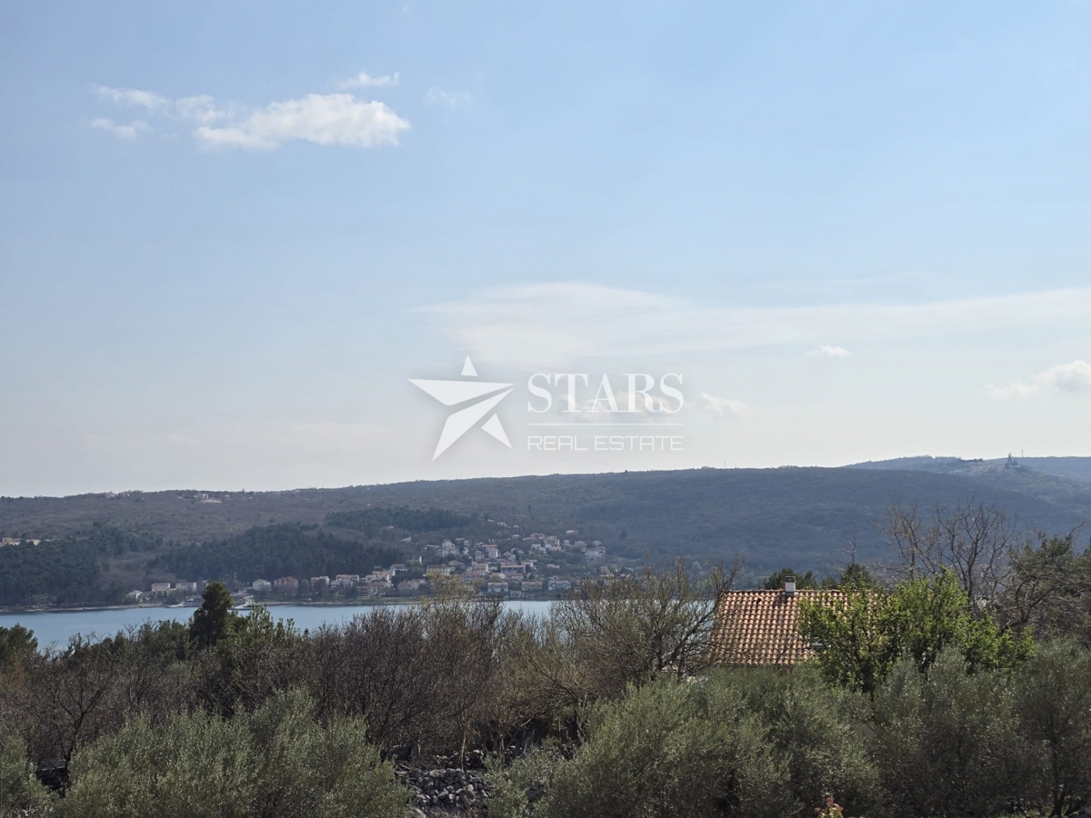 Otok Krk, Čižići, dvosobni apartma z dnevno sobo v novogradnji 