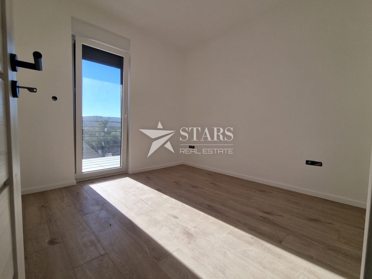 Otok Krk, Čižići, dvosobni apartma z dnevno sobo v novogradnji 