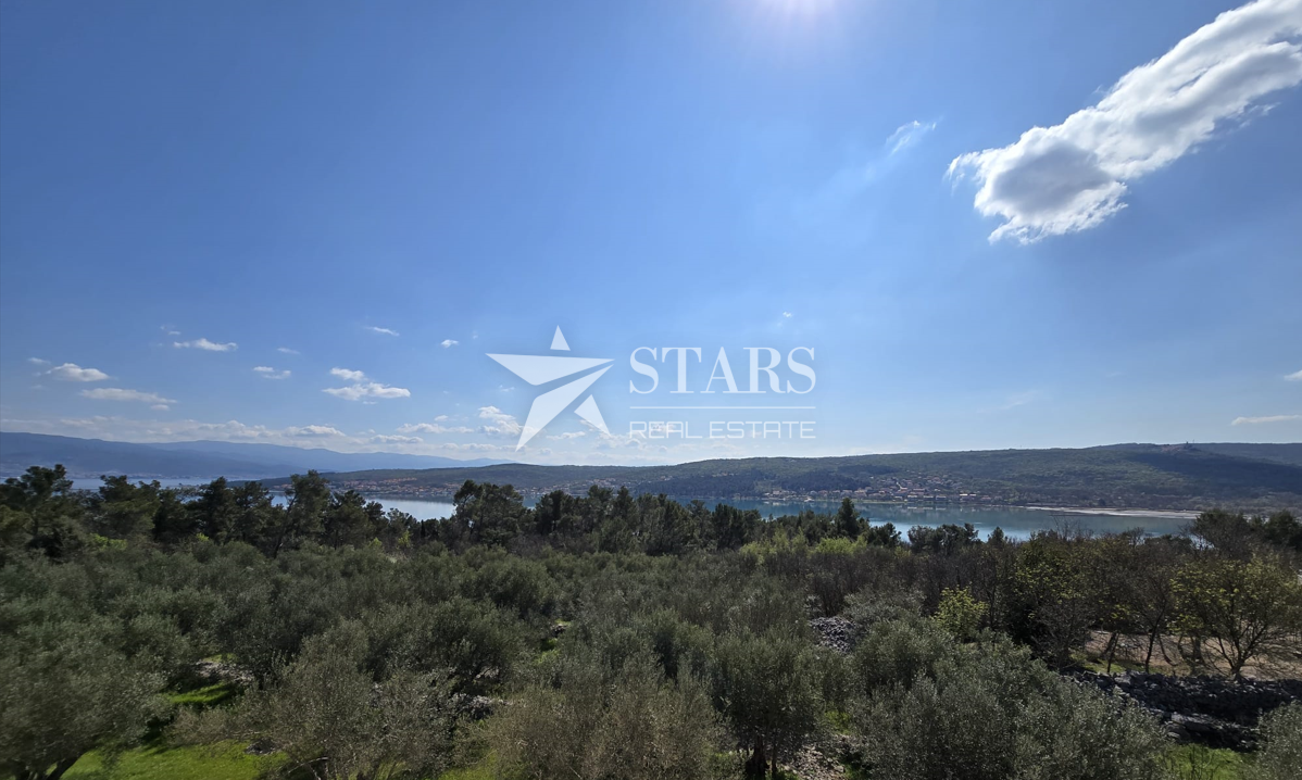 Otok Krk, Čižići, dvosobni apartma z dnevno sobo v novogradnji 