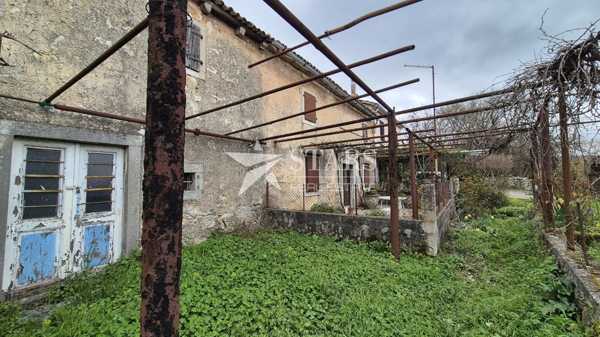 Labin - Stara hiša v vrsti za adaptacijo