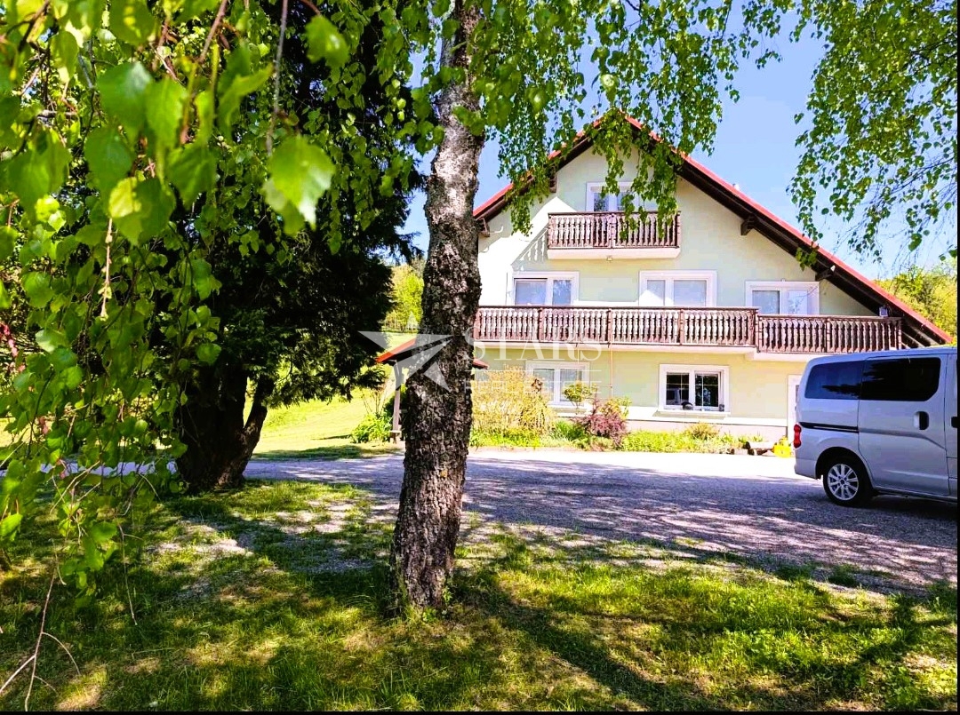 Vrbovsko - Lepa hiša z gospodarskim poslopjem in prostornim vrtom