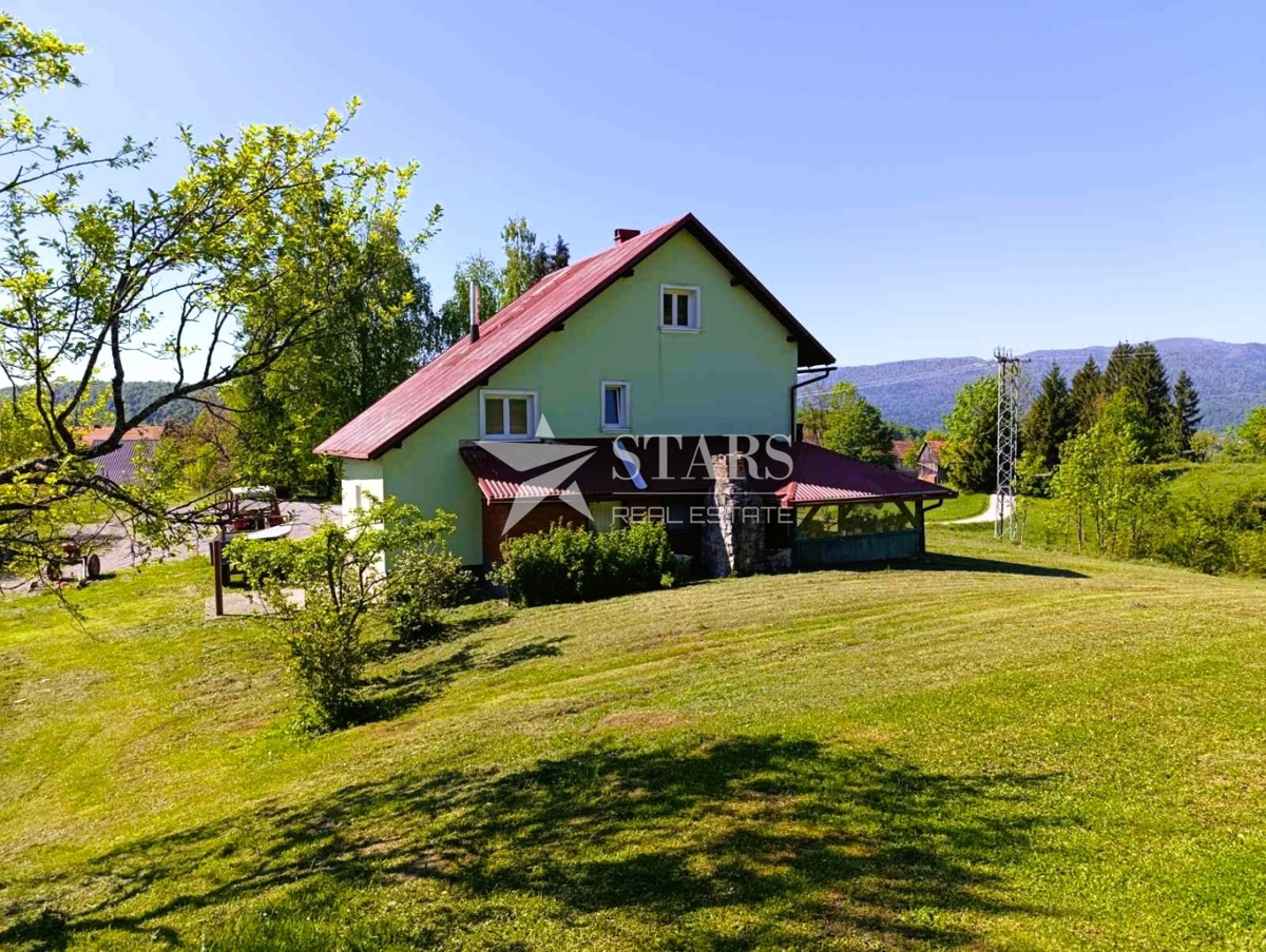 Vrbovsko - Lepa hiša z gospodarskim poslopjem in prostornim vrtom