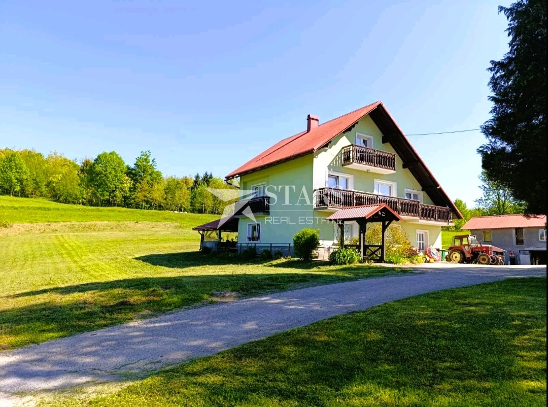Vrbovsko - Lepa hiša z gospodarskim poslopjem in prostornim vrtom