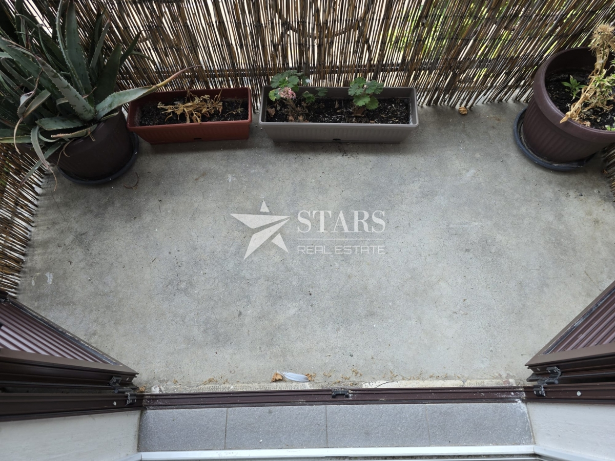 Rijeka, Mlaka – Prostorno 2-sobno stanovanje z dnevno sobo, balkonom in pogledom na morje