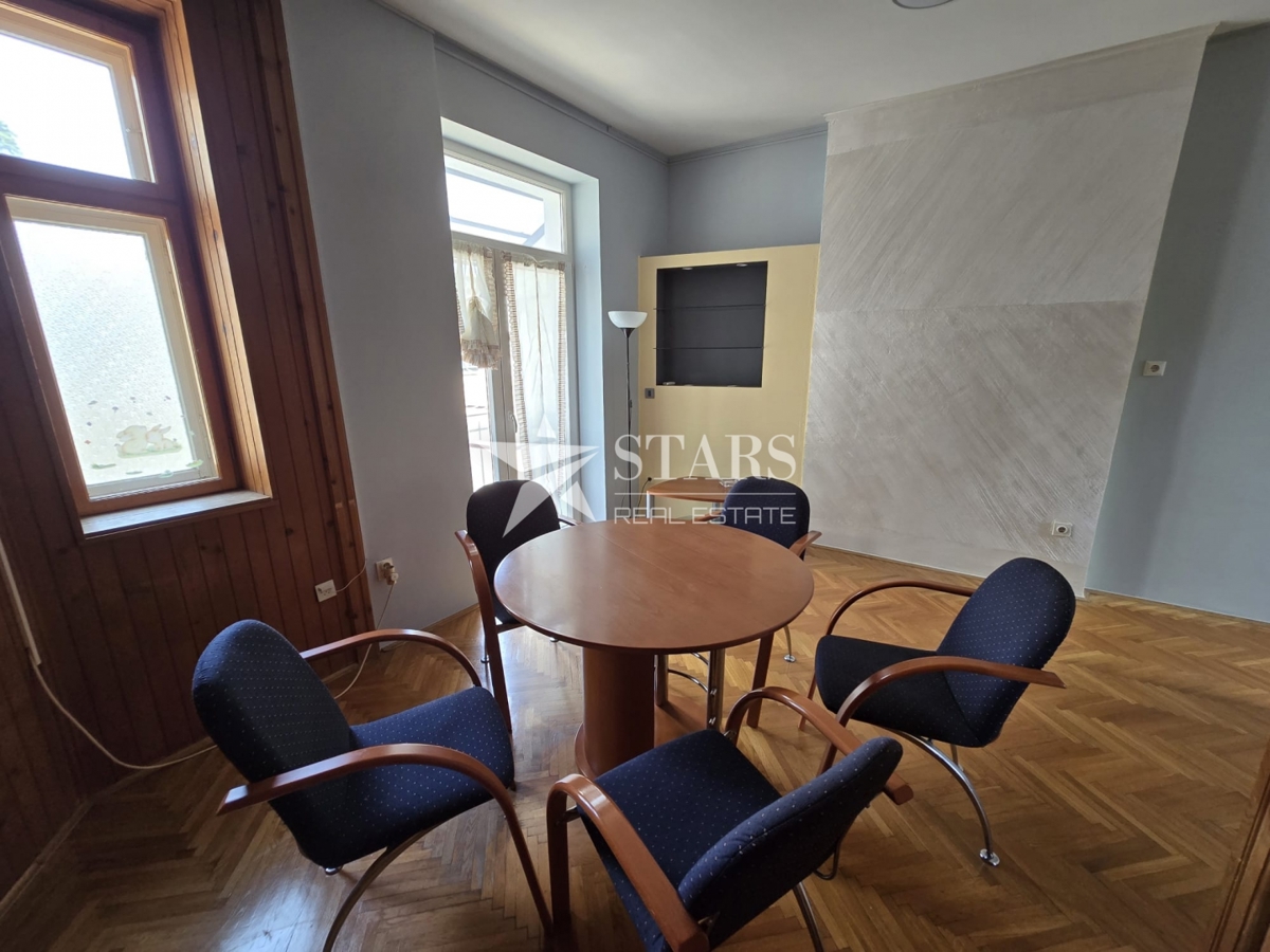 Rijeka, Mlaka – Prostorno 2-sobno stanovanje z dnevno sobo, balkonom in pogledom na morje