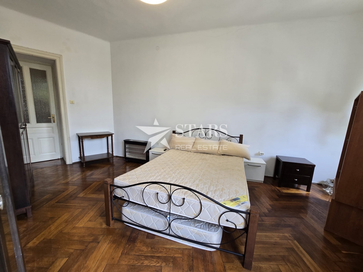 Rijeka, Mlaka – Prostorno 2-sobno stanovanje z dnevno sobo, balkonom in pogledom na morje