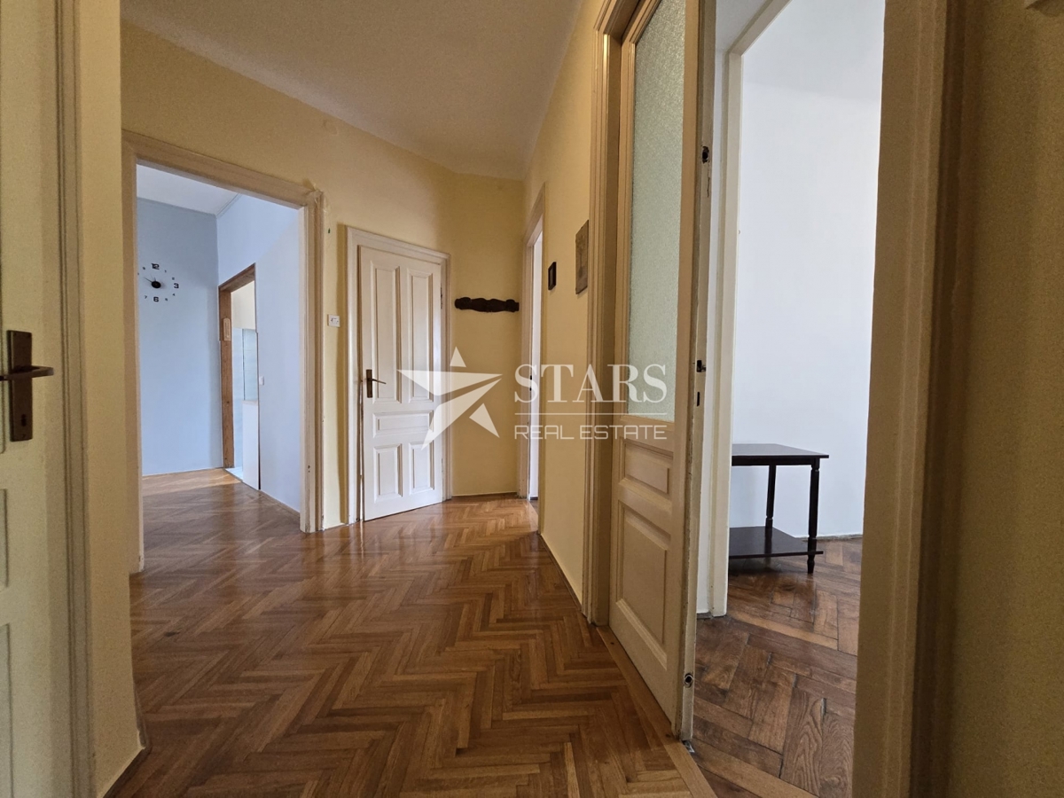 Rijeka, Mlaka – Prostorno 2-sobno stanovanje z dnevno sobo, balkonom in pogledom na morje