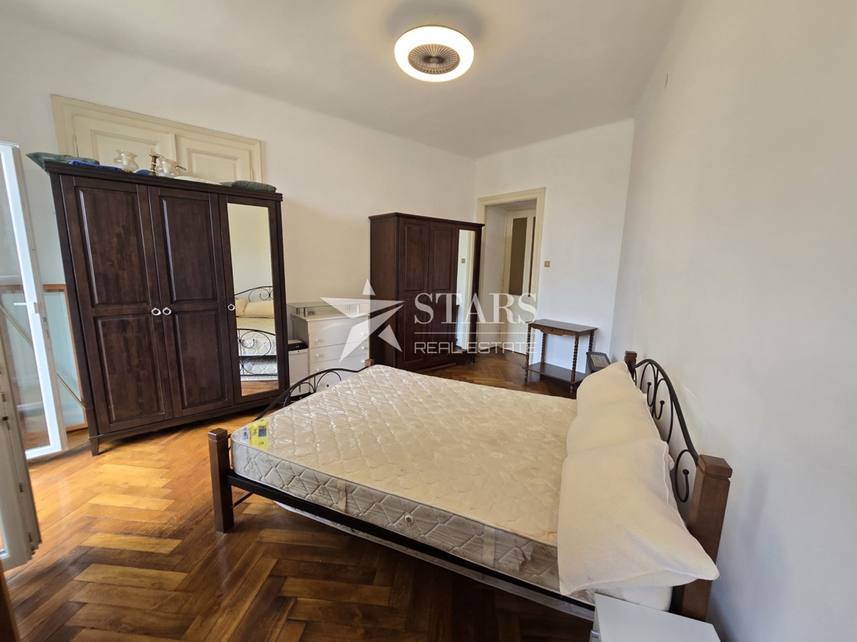 Rijeka, Mlaka – Prostorno 2-sobno stanovanje z dnevno sobo, balkonom in pogledom na morje