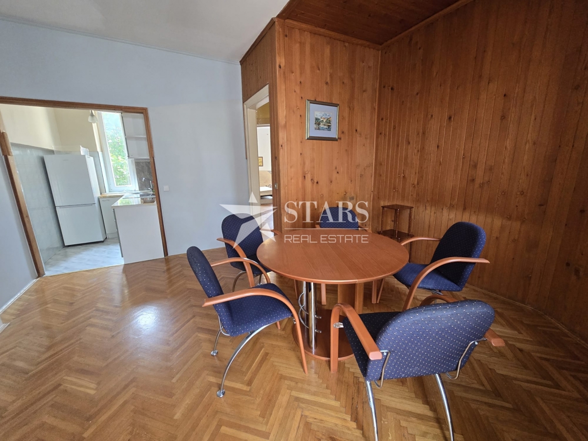 Rijeka, Mlaka – Prostorno 2-sobno stanovanje z dnevno sobo, balkonom in pogledom na morje