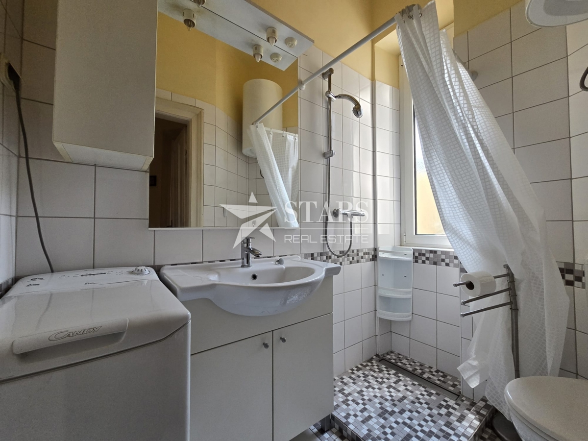 Rijeka, Mlaka – Prostorno 2-sobno stanovanje z dnevno sobo, balkonom in pogledom na morje