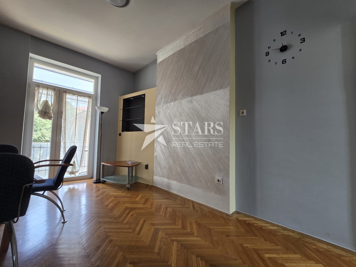 Rijeka, Mlaka – Prostorno 2-sobno stanovanje z dnevno sobo, balkonom in pogledom na morje