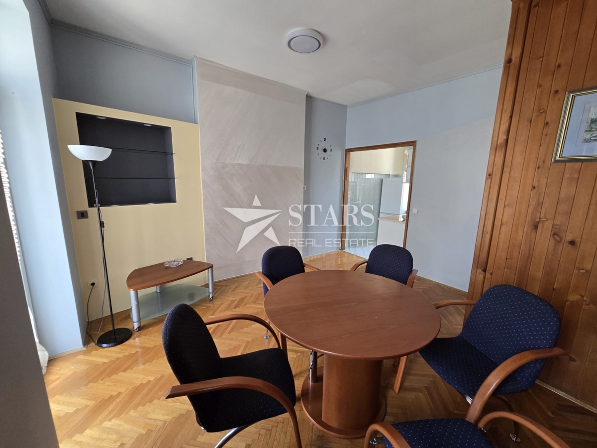 Rijeka, Mlaka – Prostorno 2-sobno stanovanje z dnevno sobo, balkonom in pogledom na morje