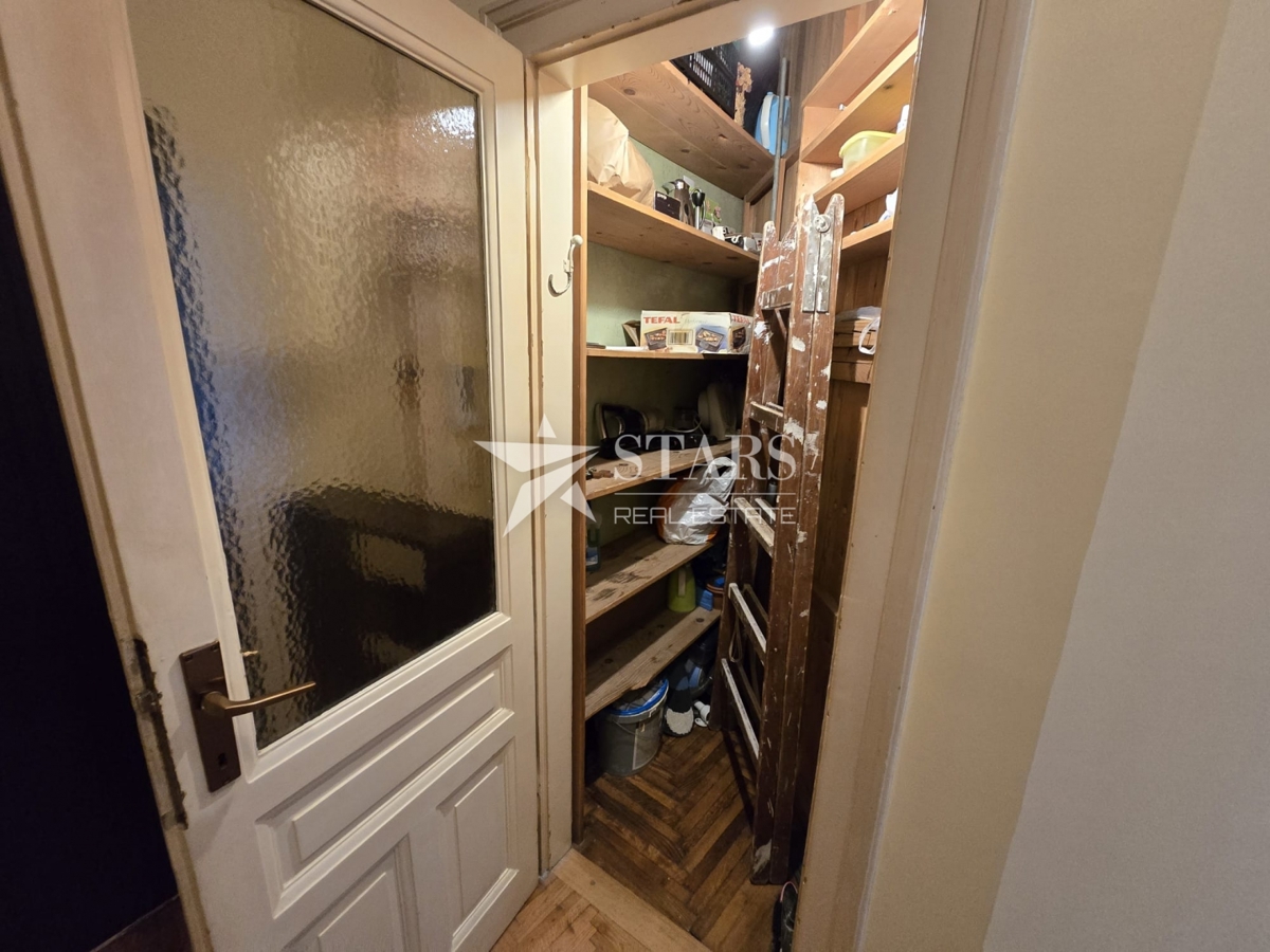 Rijeka, Mlaka – Prostorno 2-sobno stanovanje z dnevno sobo, balkonom in pogledom na morje