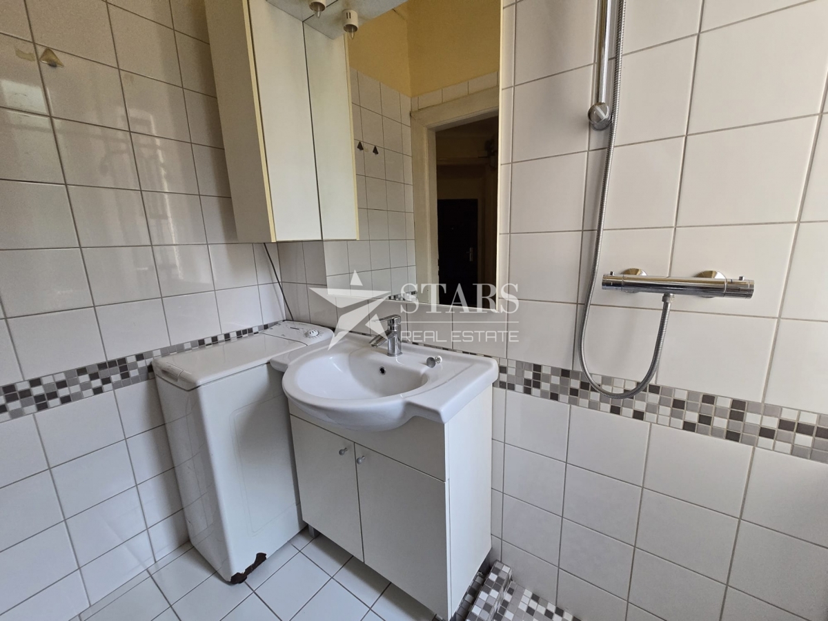 Rijeka, Mlaka – Prostorno 2-sobno stanovanje z dnevno sobo, balkonom in pogledom na morje