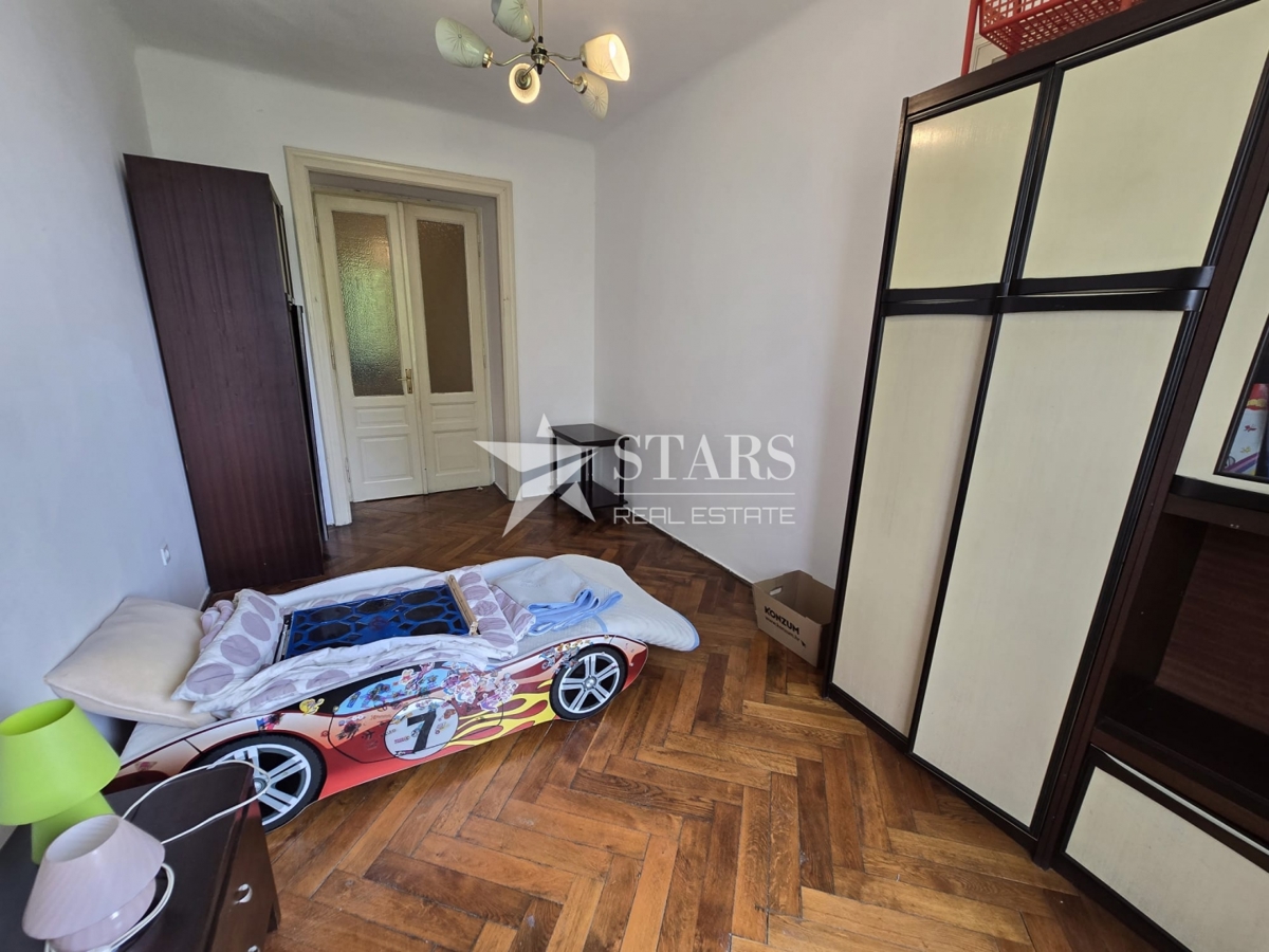 Rijeka, Mlaka – Prostorno 2-sobno stanovanje z dnevno sobo, balkonom in pogledom na morje