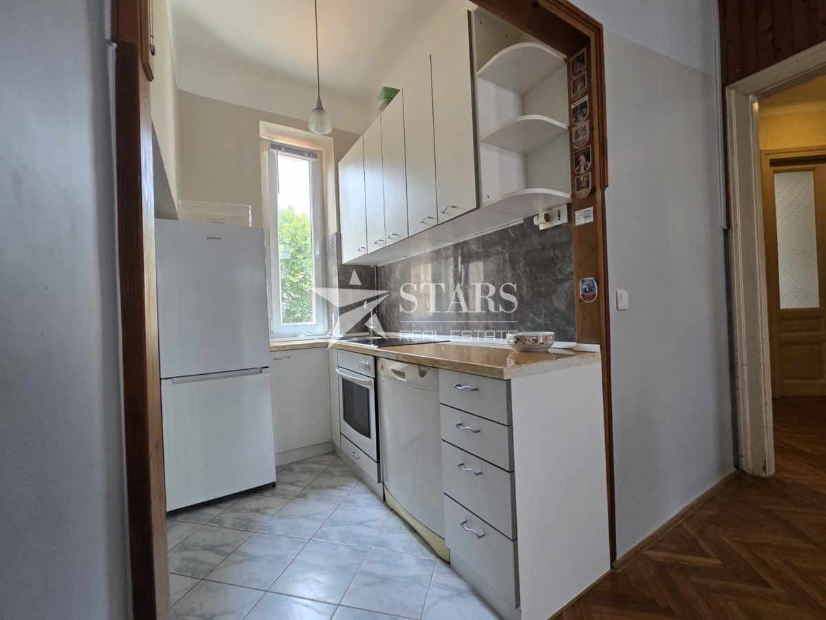 Rijeka, Mlaka – Prostorno 2-sobno stanovanje z dnevno sobo, balkonom in pogledom na morje