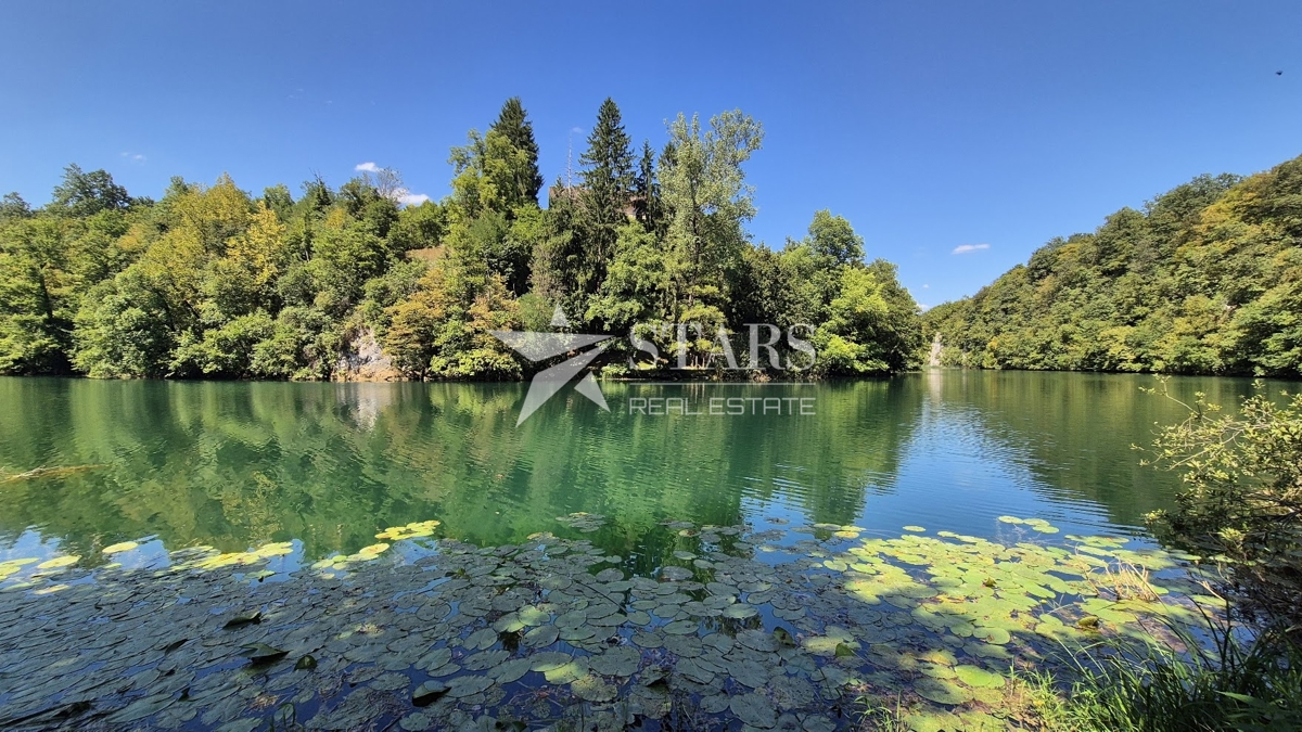 Generalski Stol, Bukovlje – Urejeno kmetijsko zemljišče ob reki Mrežnici